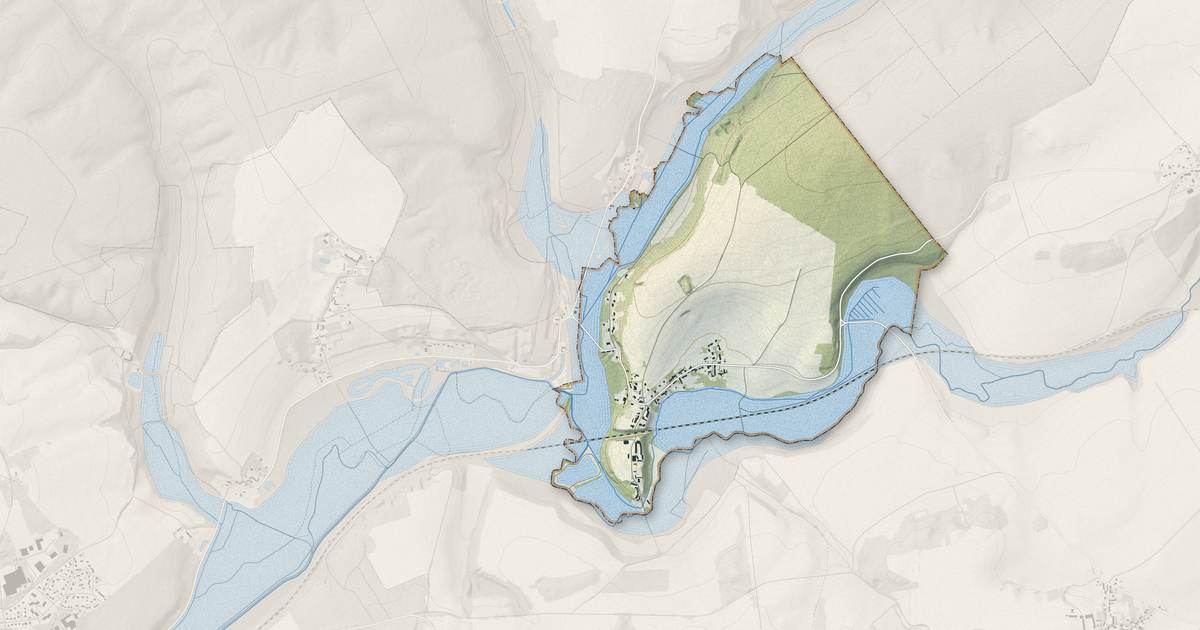 Portrait cartographique de Troësnes : relief, eau, forêts, bâti et voies, calculés à partir des données de l'IGN