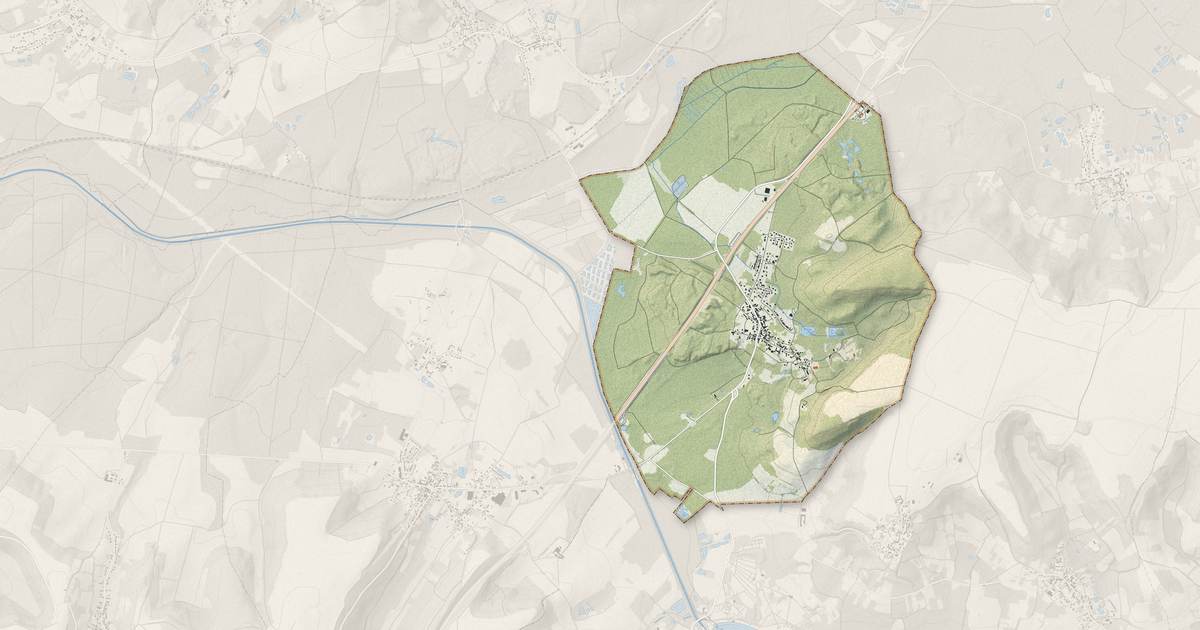 Portrait cartographique de Urcel : relief, eau, forêts, bâti et voies, calculés à partir des données de l'IGN