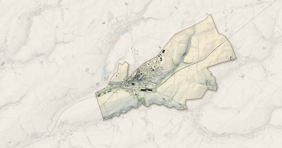 Portrait cartographique de Vervins : relief, eau, forêts, bâti et voies, calculés à partir des données de l'IGN