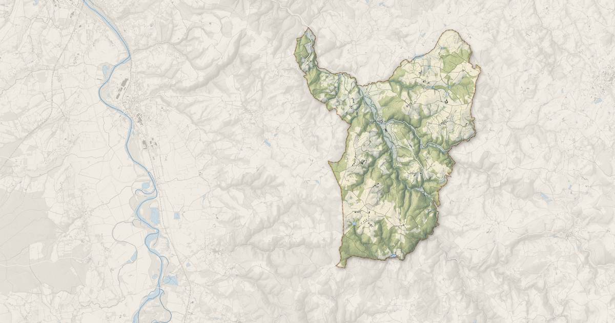 Portrait cartographique de Arronnes : relief, eau, forêts, bâti et voies, calculés à partir des données de l'IGN