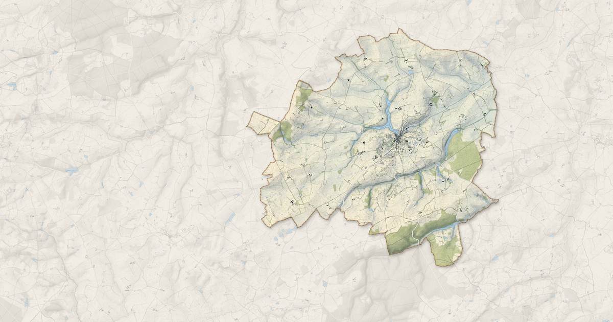 Portrait cartographique de Bourbon-l'Archambault : relief, eau, forêts, bâti et voies, calculés à partir des données de l'IGN