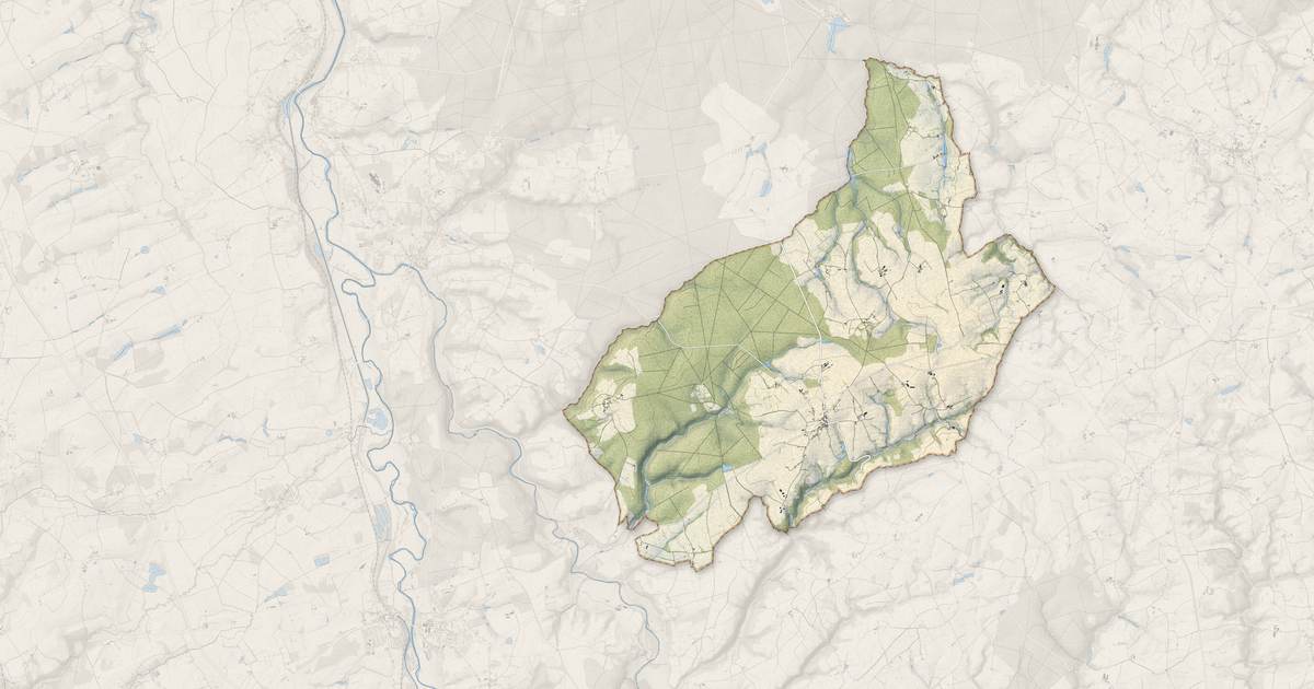 Portrait cartographique de Le Brethon : relief, eau, forêts, bâti et voies, calculés à partir des données de l'IGN