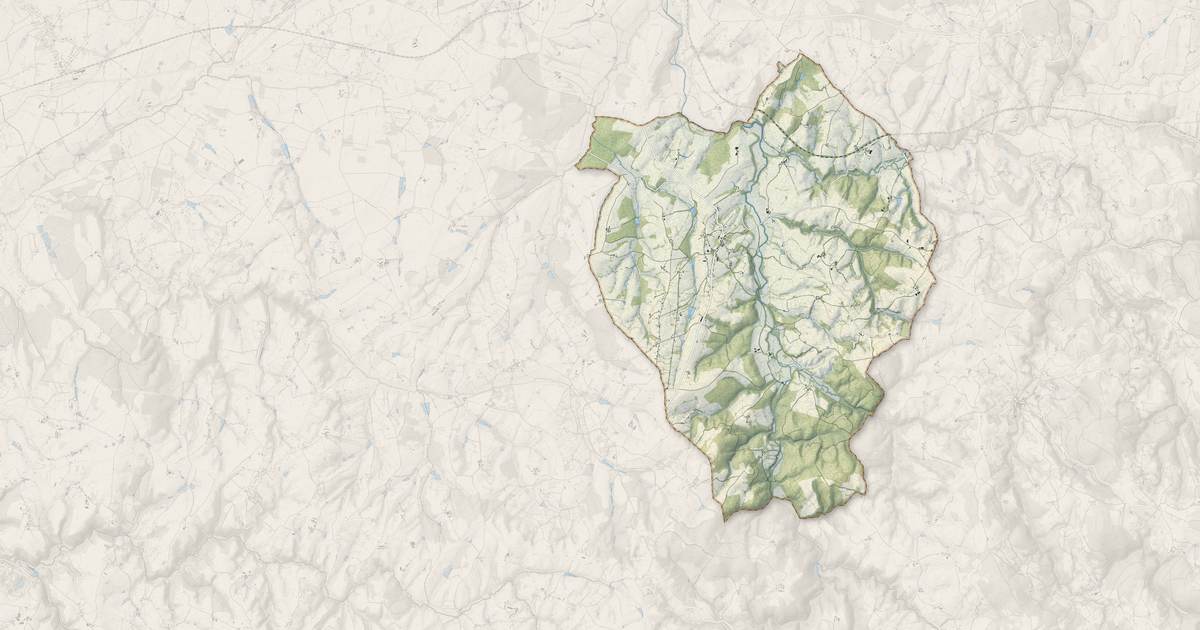 Portrait cartographique de Le Breuil : relief, eau, forêts, bâti et voies, calculés à partir des données de l'IGN