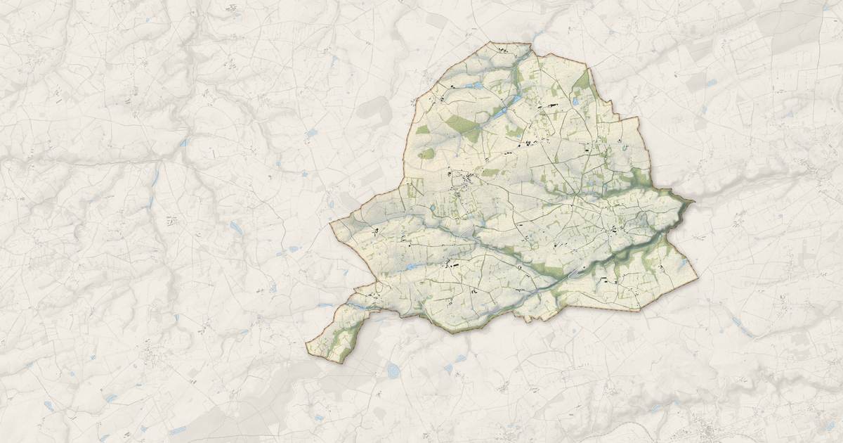 Portrait cartographique de Chambérat : relief, eau, forêts, bâti et voies, calculés à partir des données de l'IGN
