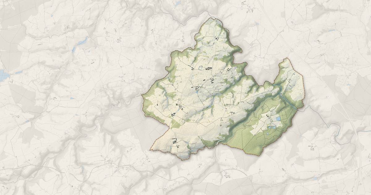 Portrait cartographique de Chirat-l'Église : relief, eau, forêts, bâti et voies, calculés à partir des données de l'IGN