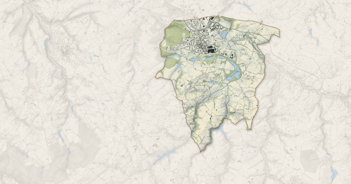 Portrait cartographique de Commentry : relief, eau, forêts, bâti et voies, calculés à partir des données de l'IGN