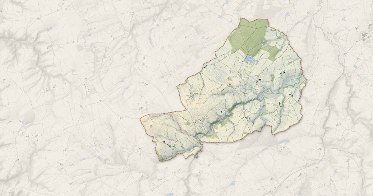 Portrait cartographique de Deneuille-les-Mines : relief, eau, forêts, bâti et voies, calculés à partir des données de l'IGN