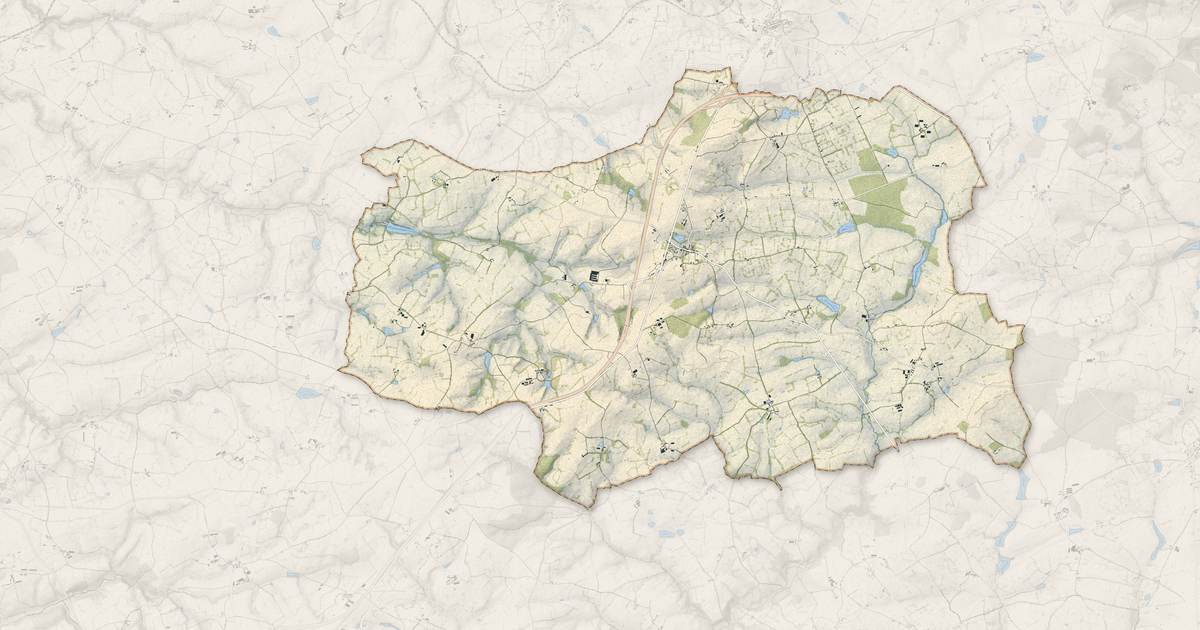 Portrait cartographique de Deux-Chaises : relief, eau, forêts, bâti et voies, calculés à partir des données de l'IGN