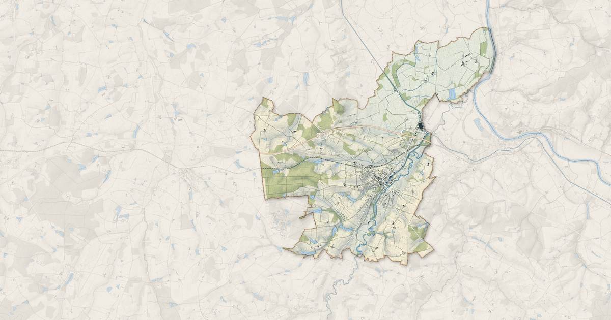 Portrait cartographique de Dompierre-sur-Besbre : relief, eau, forêts, bâti et voies, calculés à partir des données de l'IGN