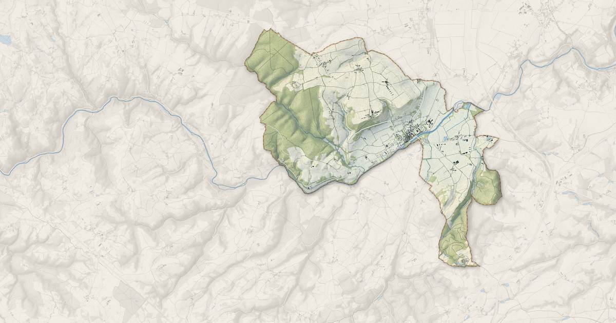 Portrait cartographique de Ébreuil : relief, eau, forêts, bâti et voies, calculés à partir des données de l'IGN