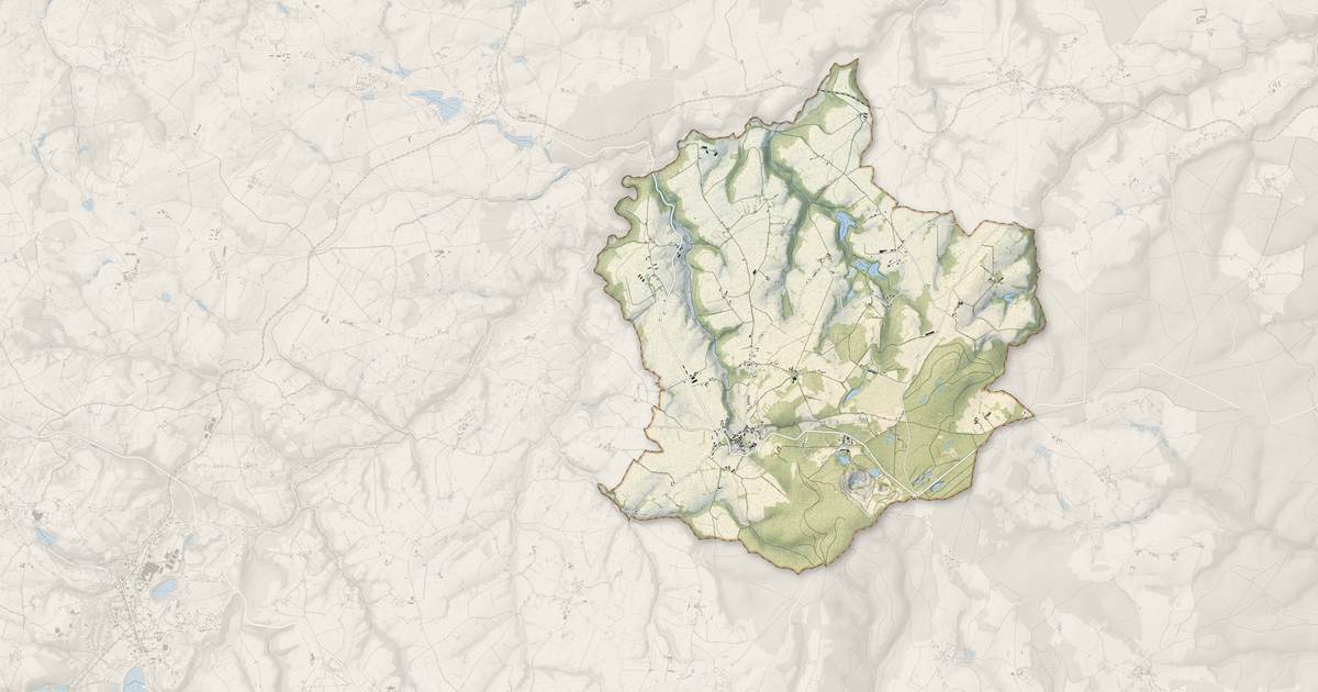 Portrait cartographique de Échassières : relief, eau, forêts, bâti et voies, calculés à partir des données de l'IGN