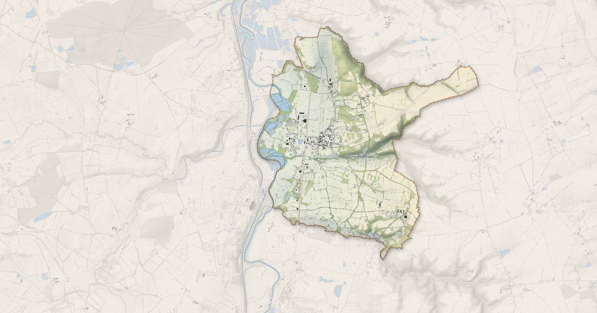 Portrait cartographique de Estivareilles : relief, eau, forêts, bâti et voies, calculés à partir des données de l'IGN