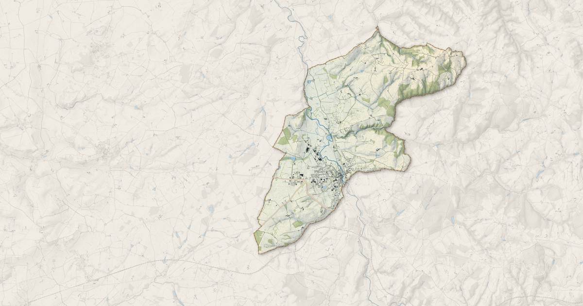 Portrait cartographique de Lapalisse : relief, eau, forêts, bâti et voies, calculés à partir des données de l'IGN