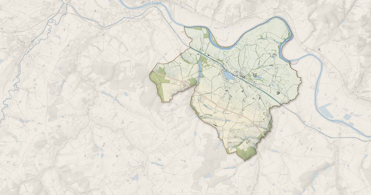 Portrait cartographique de Pierrefitte-sur-Loire : relief, eau, forêts, bâti et voies, calculés à partir des données de l'IGN