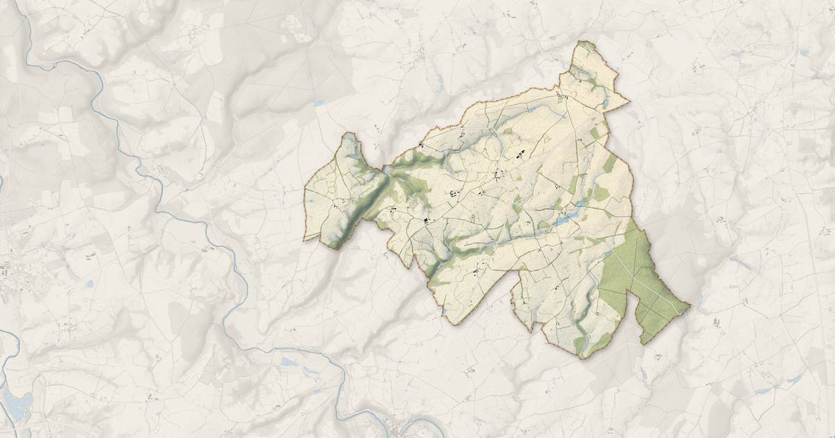 Portrait cartographique de Saint-Caprais : relief, eau, forêts, bâti et voies, calculés à partir des données de l'IGN