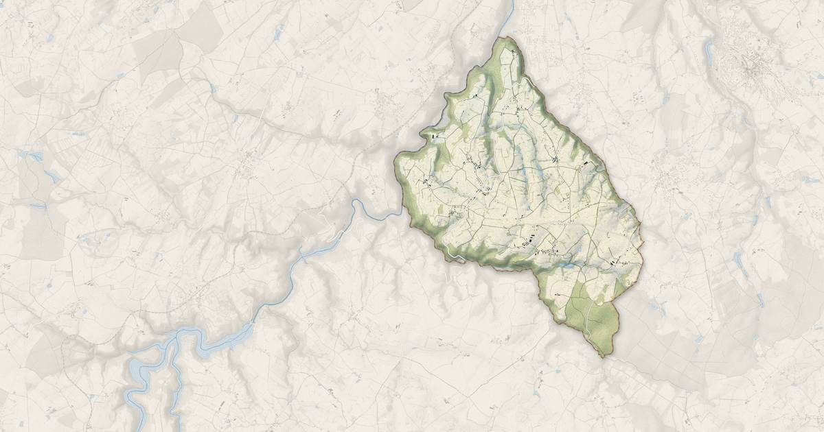 Portrait cartographique de Saint-Genest : relief, eau, forêts, bâti et voies, calculés à partir des données de l'IGN