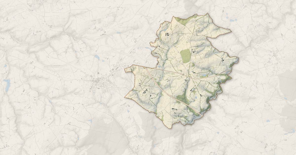 Portrait cartographique de Saint-Marcel-en-Murat : relief, eau, forêts, bâti et voies, calculés à partir des données de l'IGN