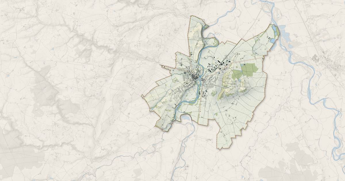 Portrait cartographique de Saint-Pourçain-sur-Sioule : relief, eau, forêts, bâti et voies, calculés à partir des données de l'IGN