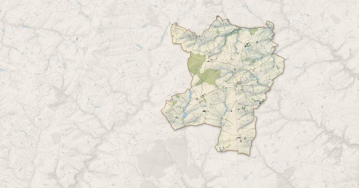 Portrait cartographique de Le Theil : relief, eau, forêts, bâti et voies, calculés à partir des données de l'IGN