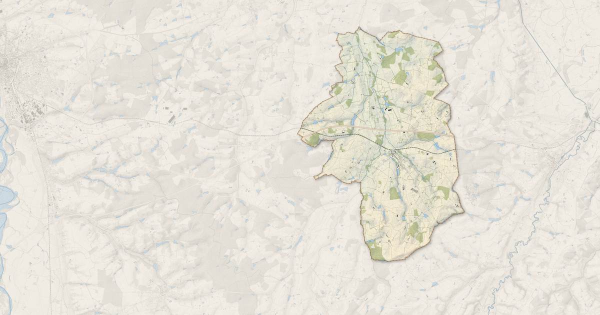 Portrait cartographique de Thiel-sur-Acolin : relief, eau, forêts, bâti et voies, calculés à partir des données de l'IGN