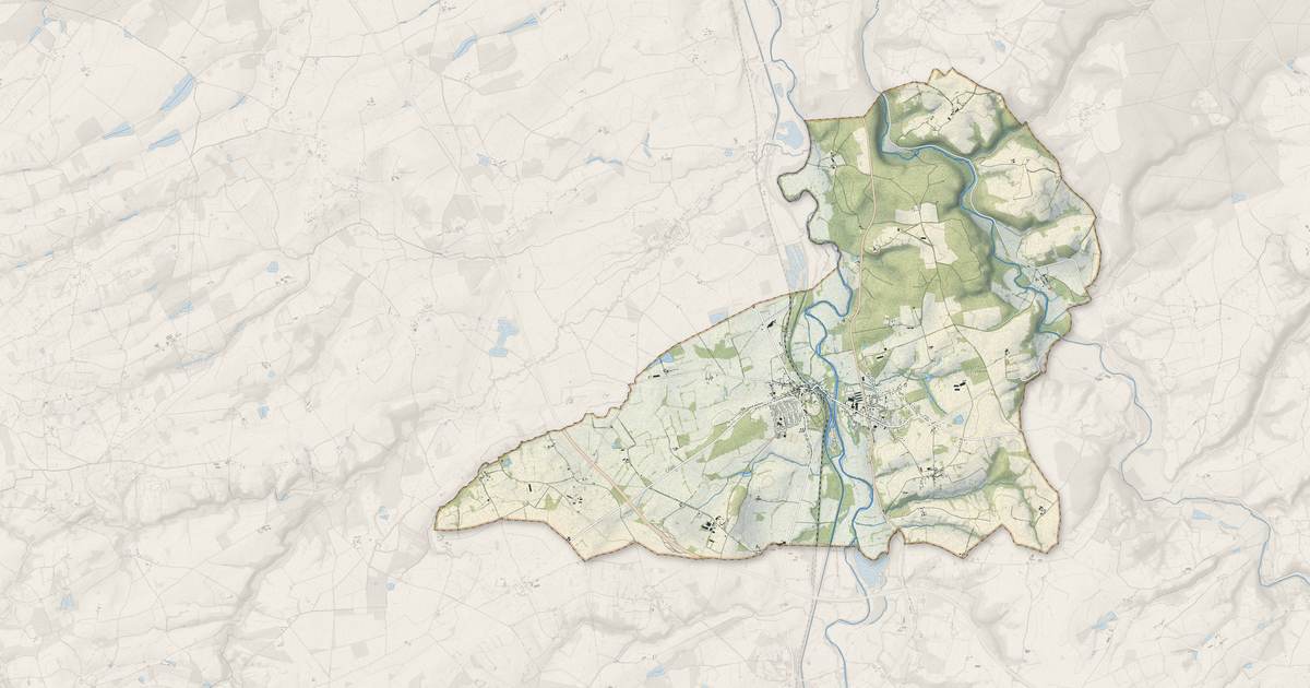Portrait cartographique de Vallon-en-Sully : relief, eau, forêts, bâti et voies, calculés à partir des données de l'IGN