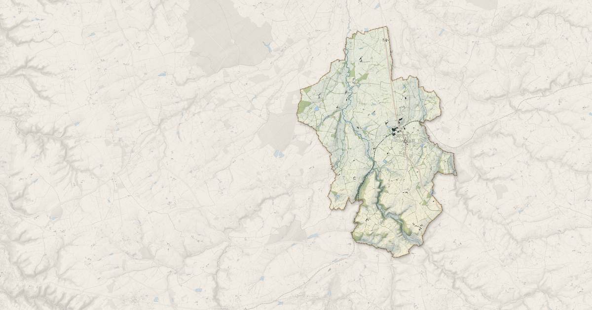 Portrait cartographique de Villefranche-d'Allier : relief, eau, forêts, bâti et voies, calculés à partir des données de l'IGN