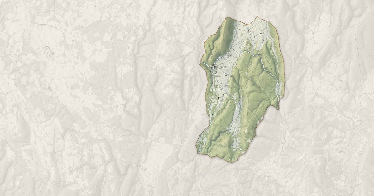 Portrait cartographique de Banon : relief, eau, forêts, bâti et voies, calculés à partir des données de l'IGN