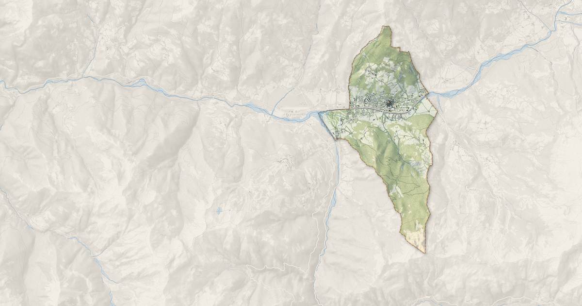 Portrait cartographique de Barcelonnette : relief, eau, forêts, bâti et voies, calculés à partir des données de l'IGN