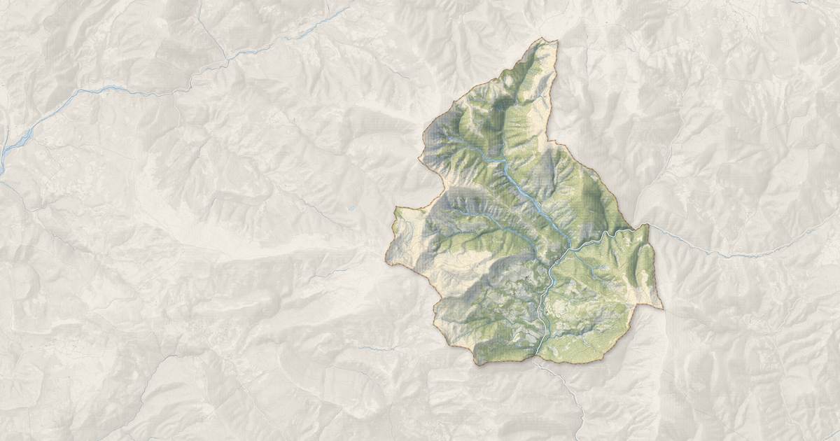 Portrait cartographique de Barles : relief, eau, forêts, bâti et voies, calculés à partir des données de l'IGN