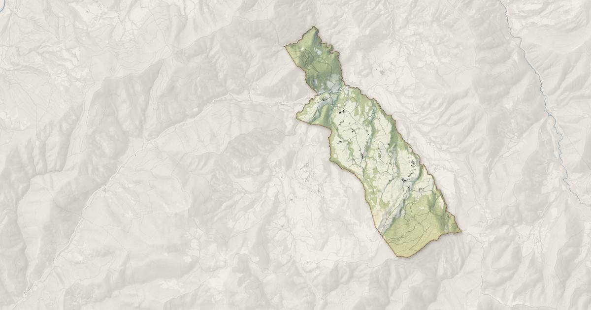 Portrait cartographique de Bellaffaire : relief, eau, forêts, bâti et voies, calculés à partir des données de l'IGN