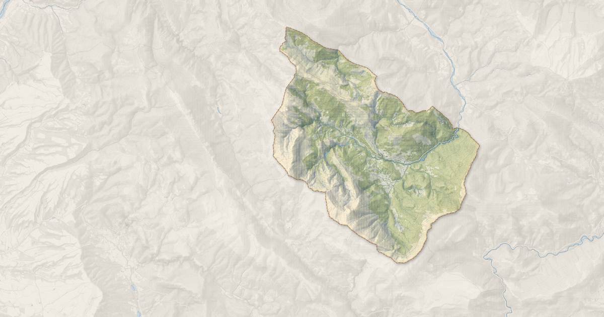 Portrait cartographique de Blieux : relief, eau, forêts, bâti et voies, calculés à partir des données de l'IGN
