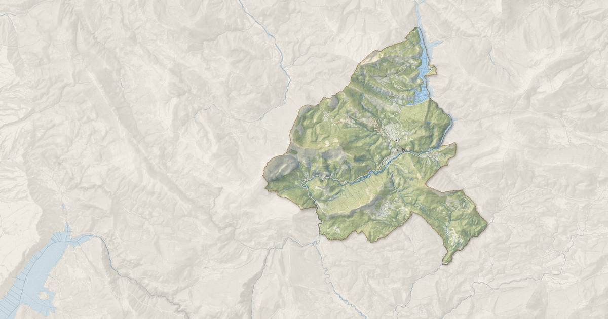 Portrait cartographique de Castellane : relief, eau, forêts, bâti et voies, calculés à partir des données de l'IGN