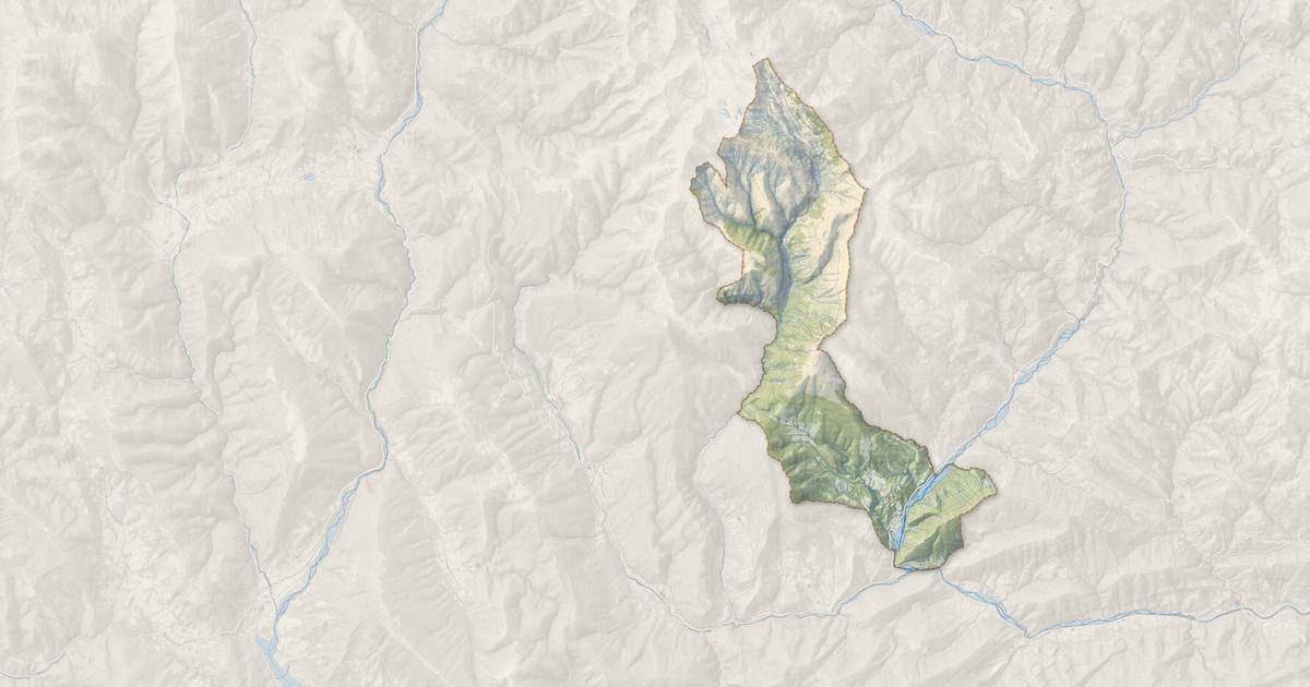 Portrait cartographique de Castellet-lès-Sausses : relief, eau, forêts, bâti et voies, calculés à partir des données de l'IGN