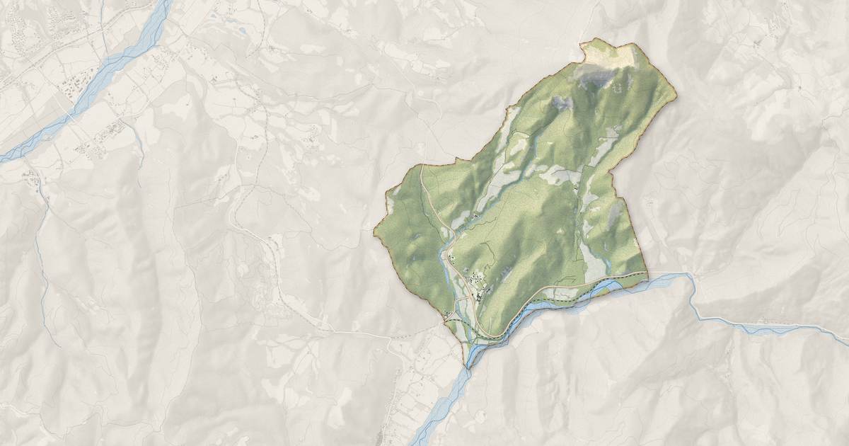 Portrait cartographique de Châteauredon : relief, eau, forêts, bâti et voies, calculés à partir des données de l'IGN