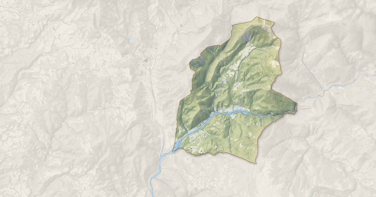 Portrait cartographique de Clamensane : relief, eau, forêts, bâti et voies, calculés à partir des données de l'IGN