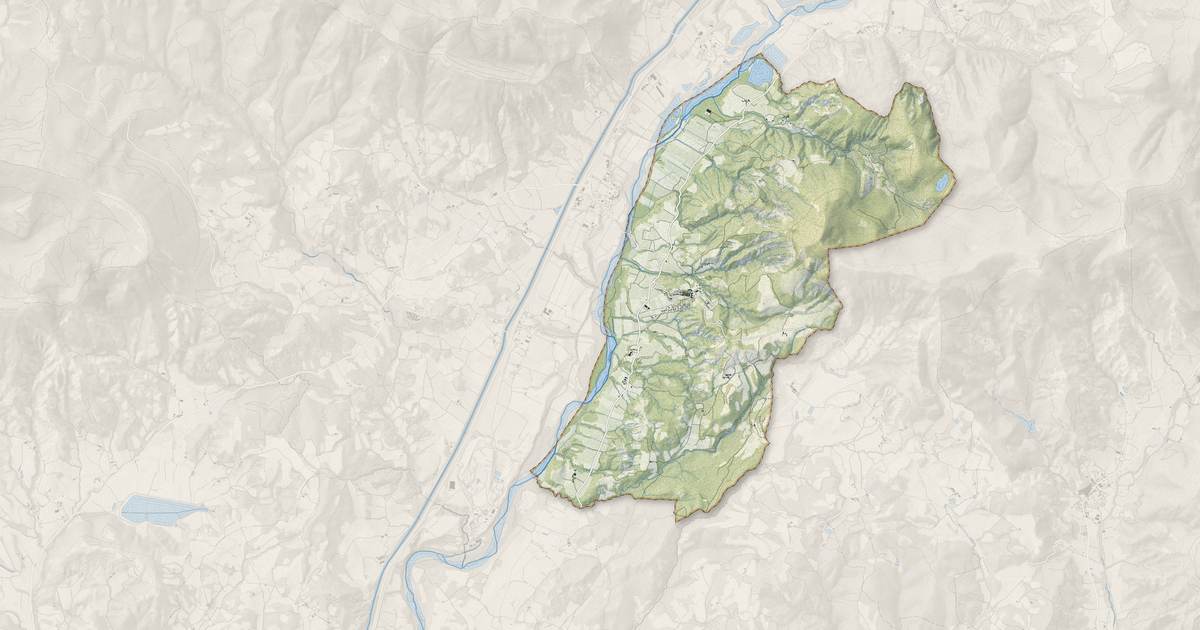 Portrait cartographique de Claret : relief, eau, forêts, bâti et voies, calculés à partir des données de l'IGN