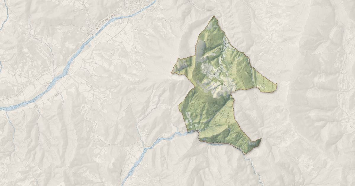 Portrait cartographique de Entrages : relief, eau, forêts, bâti et voies, calculés à partir des données de l'IGN