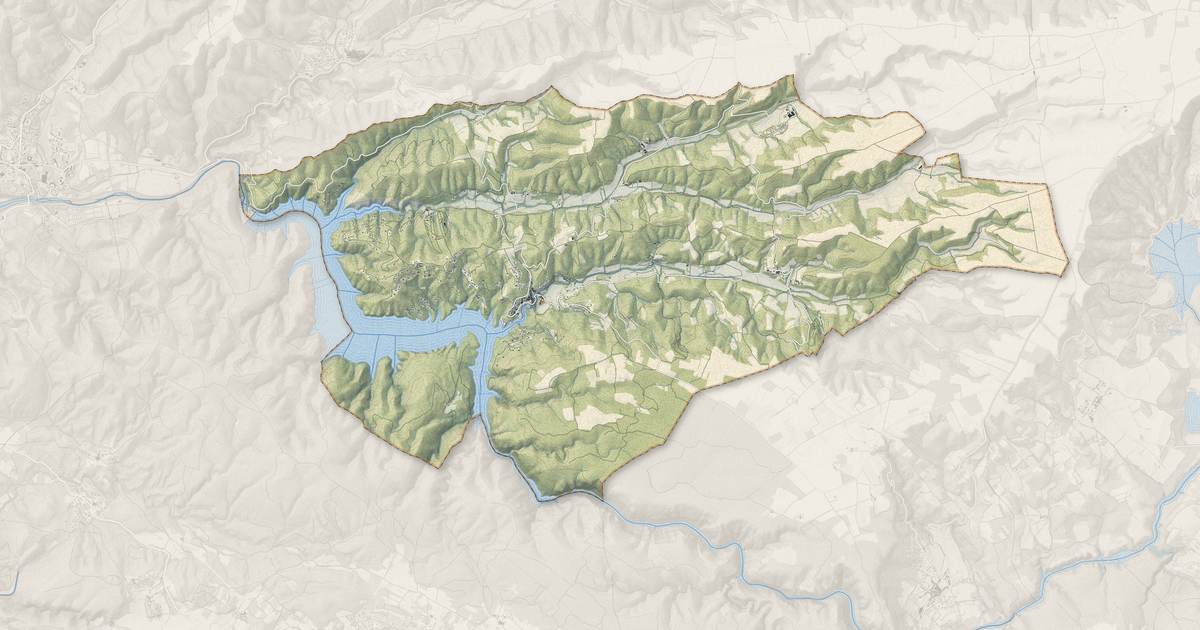 Portrait cartographique de Esparron-de-Verdon : relief, eau, forêts, bâti et voies, calculés à partir des données de l'IGN