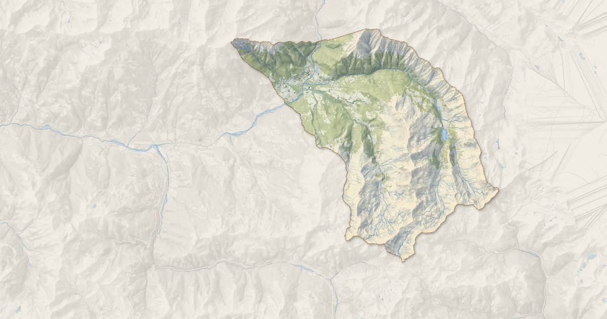 Portrait cartographique de Jausiers : relief, eau, forêts, bâti et voies, calculés à partir des données de l'IGN