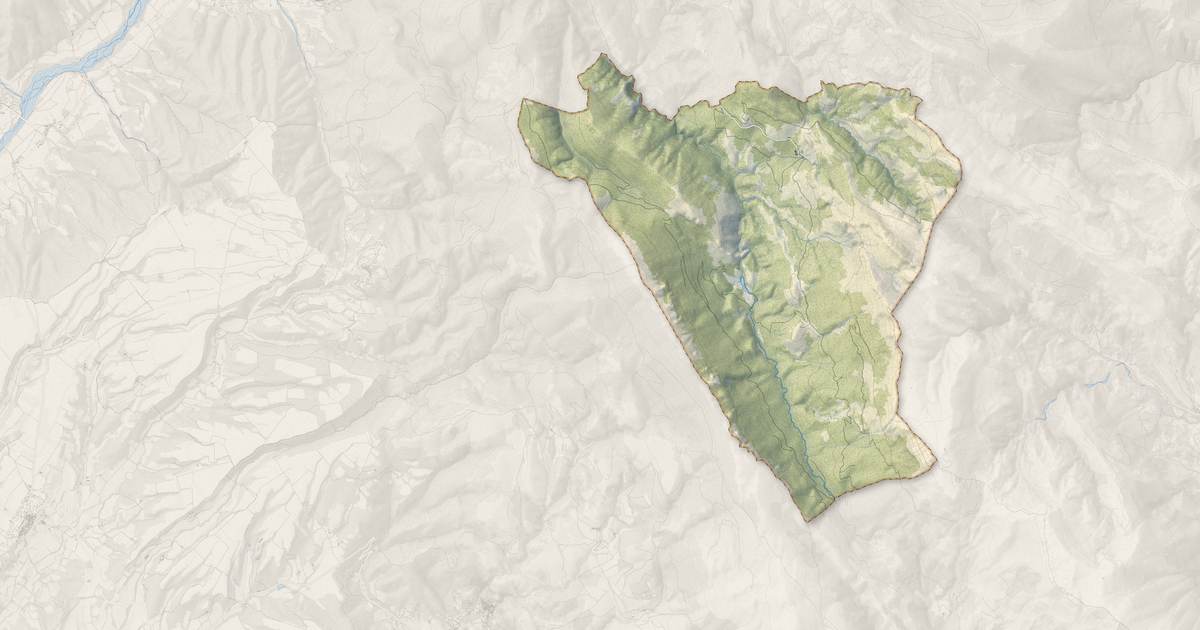 Portrait cartographique de Majastres : relief, eau, forêts, bâti et voies, calculés à partir des données de l'IGN