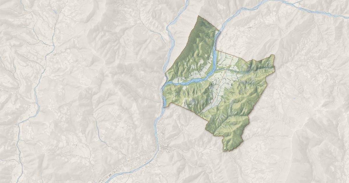 Portrait cartographique de Marcoux : relief, eau, forêts, bâti et voies, calculés à partir des données de l'IGN