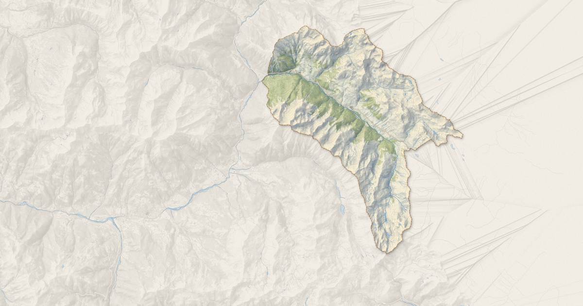 Portrait cartographique de Val d'Oronaye : relief, eau, forêts, bâti et voies, calculés à partir des données de l'IGN