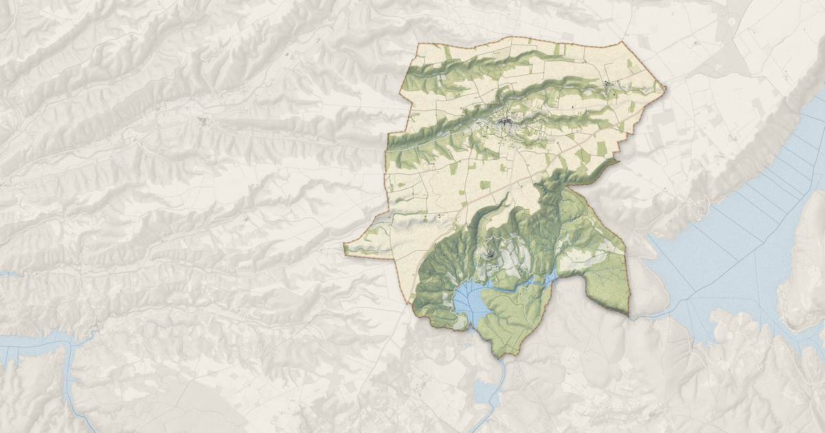 Portrait cartographique de Montagnac-Montpezat : relief, eau, forêts, bâti et voies, calculés à partir des données de l'IGN