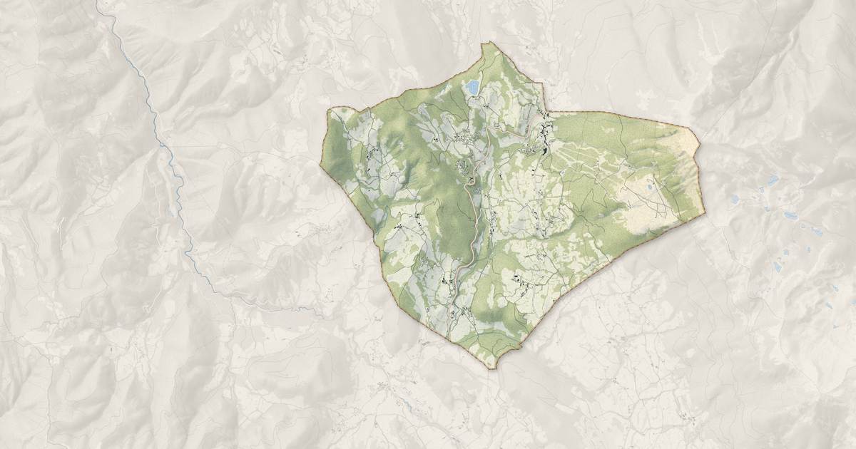 Portrait cartographique de Montclar : relief, eau, forêts, bâti et voies, calculés à partir des données de l'IGN