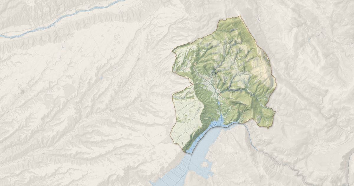 Portrait cartographique de Moustiers-Sainte-Marie : relief, eau, forêts, bâti et voies, calculés à partir des données de l'IGN