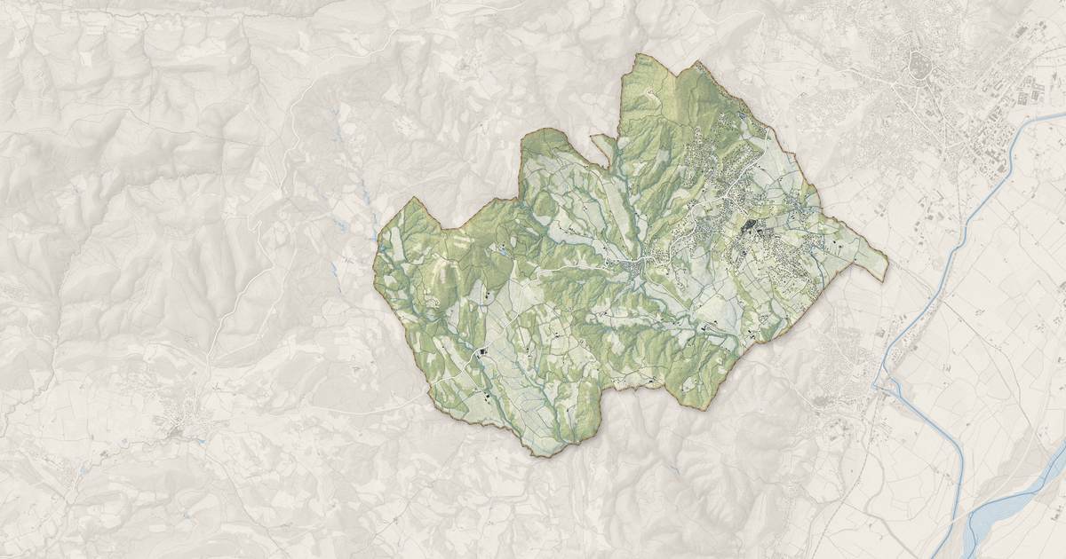 Portrait cartographique de Pierrevert : relief, eau, forêts, bâti et voies, calculés à partir des données de l'IGN