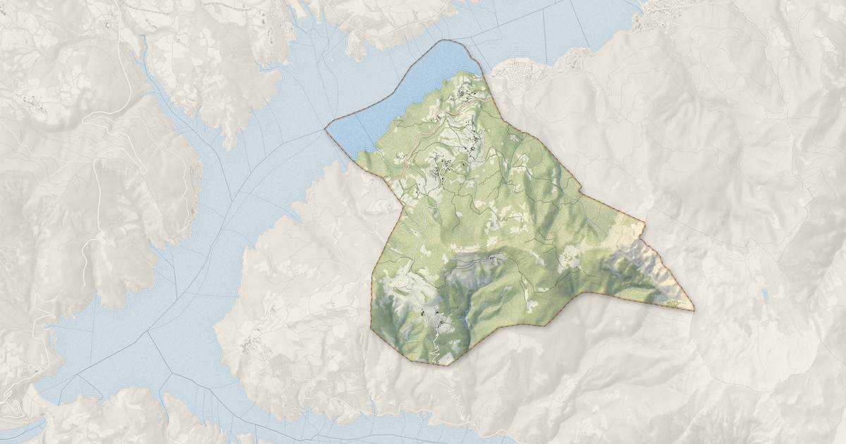 Portrait cartographique de Pontis : relief, eau, forêts, bâti et voies, calculés à partir des données de l'IGN