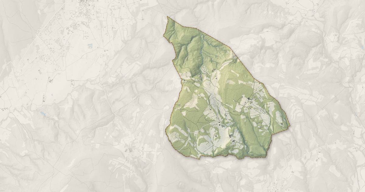 Portrait cartographique de Revest-Saint-Martin : relief, eau, forêts, bâti et voies, calculés à partir des données de l'IGN