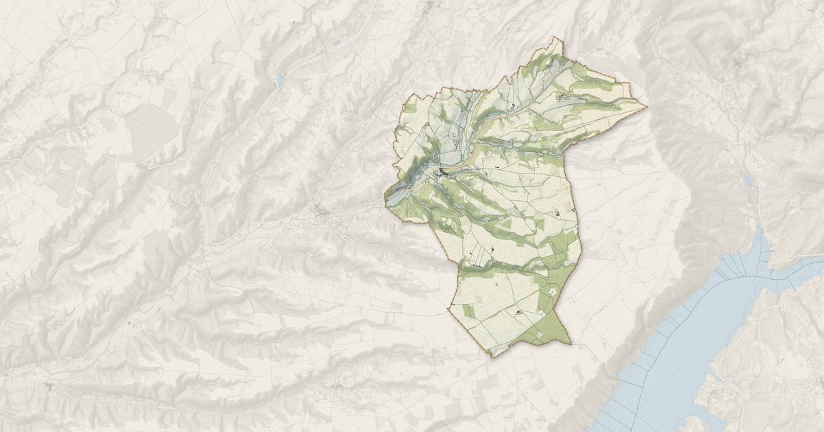 Portrait cartographique de Roumoules : relief, eau, forêts, bâti et voies, calculés à partir des données de l'IGN