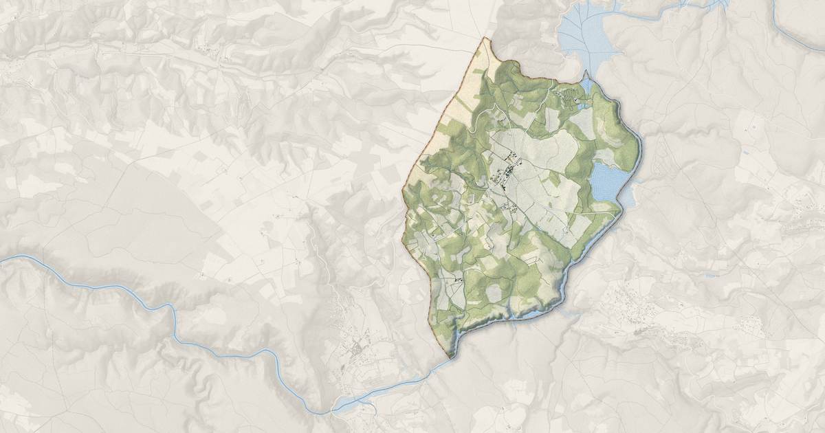 Portrait cartographique de Saint-Laurent-du-Verdon : relief, eau, forêts, bâti et voies, calculés à partir des données de l'IGN